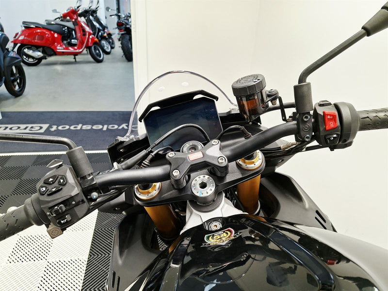 Load image into Gallery viewer, 2022 Aprilia Tuono V4 Factory

