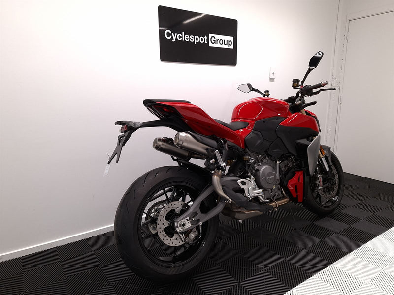 Load image into Gallery viewer, 2026 Ducati Street Fighter V2
