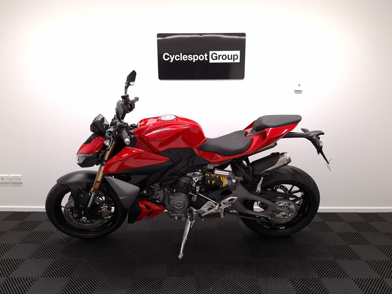 Load image into Gallery viewer, 2026 Ducati Street Fighter V2
