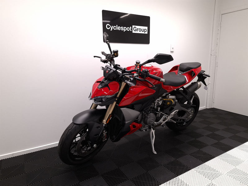 Load image into Gallery viewer, 2026 Ducati Street Fighter V2
