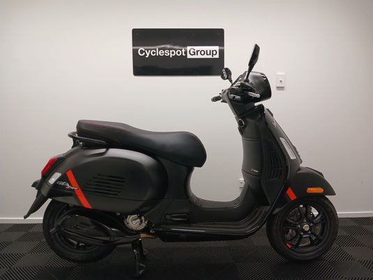 2023 Vespa GTS 300 Super
