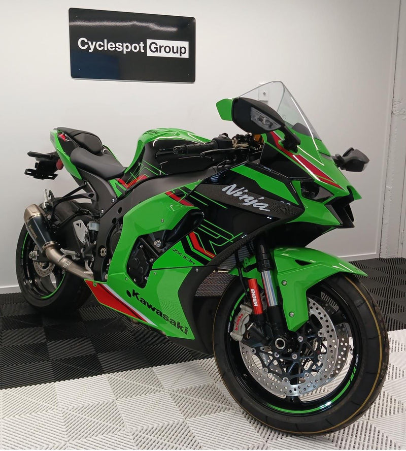 Load image into Gallery viewer, 2023 Kawasaki Ninja ZX-10R + AKRAPOVIC SLIP ON
