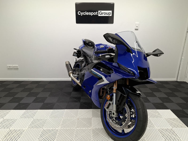 Load image into Gallery viewer, 2025 Yamaha YZF-R9 R9 - AKRAPOVIC EXHAUST
