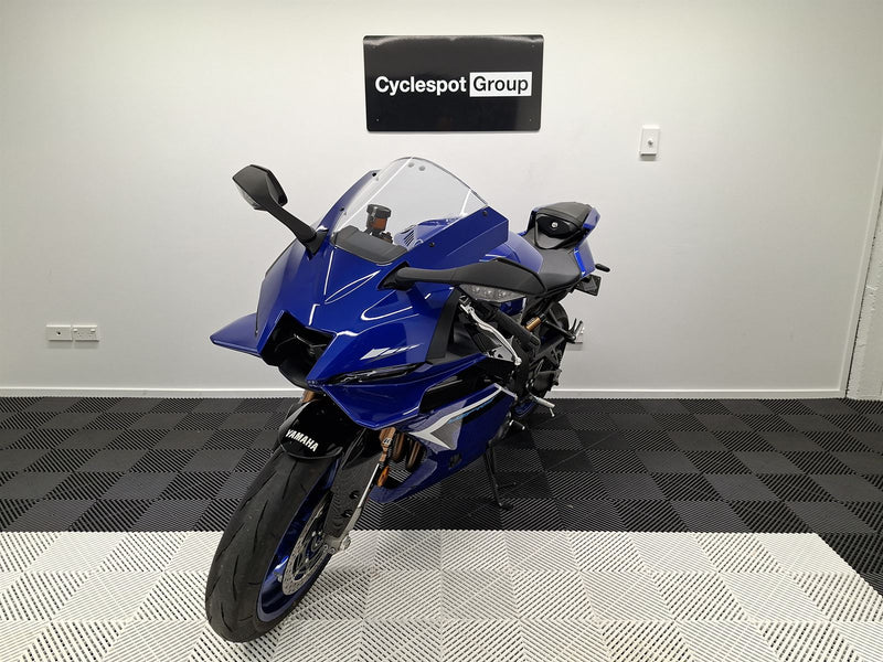 Load image into Gallery viewer, 2025 Yamaha YZF-R9 R9 - AKRAPOVIC EXHAUST
