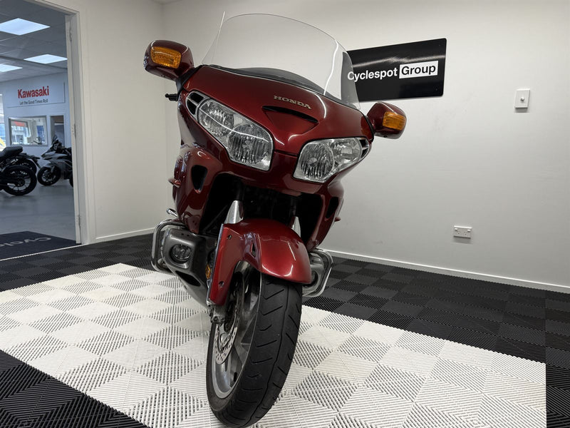Load image into Gallery viewer, 2002 Honda Gold Wing GL 1800
