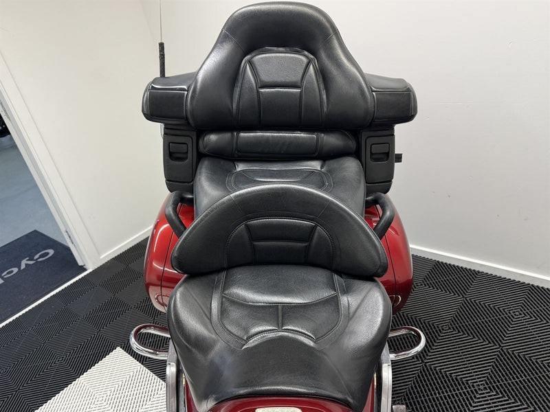 Load image into Gallery viewer, 2002 Honda Gold Wing GL 1800
