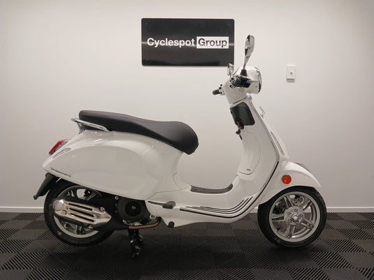 2024 Vespa Primavera 150 | White Innocente