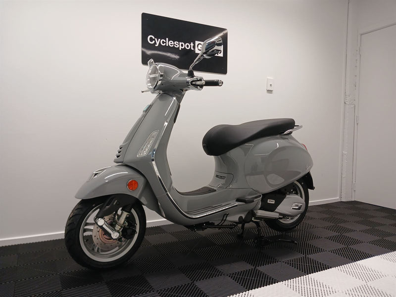 Load image into Gallery viewer, 2024 Vespa Primavera 150 | Grey Materia

