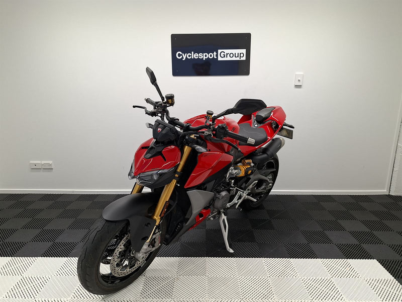 Load image into Gallery viewer, 2026 Ducati Street Fighter V2S
