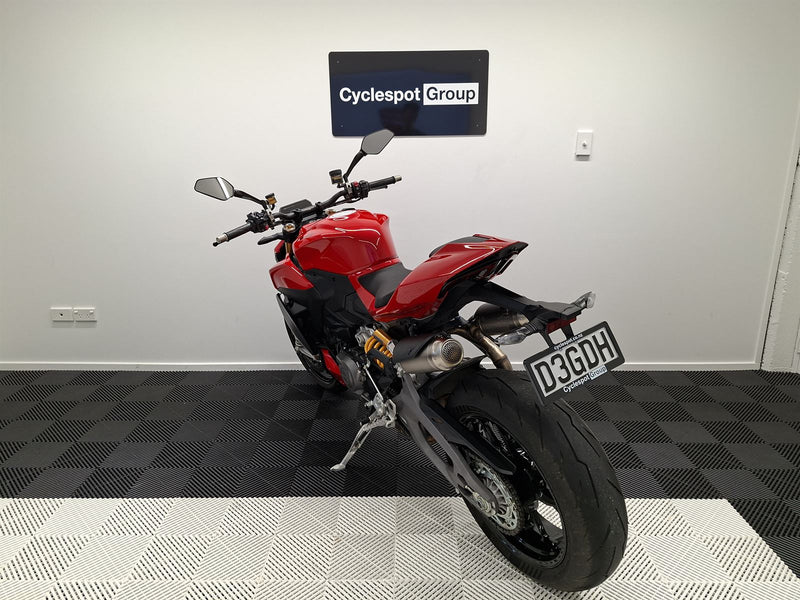 Load image into Gallery viewer, 2026 Ducati Street Fighter V2S
