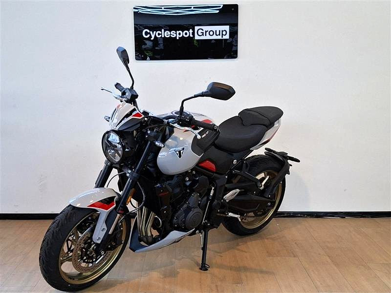 Load image into Gallery viewer, 2026 Triumph Trident 800
