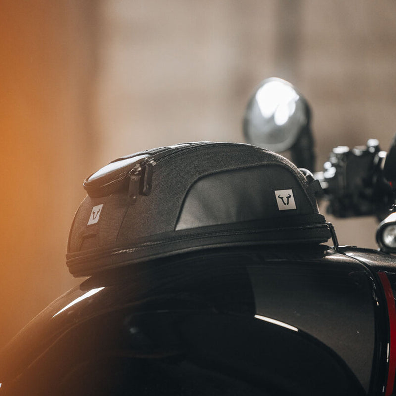 Load image into Gallery viewer, TANK BAG SW MOTECH LEGEND GEAR MAGNETIC LT3. 3.0 - 5.5 L. ANTI-SKID BOTTOM
